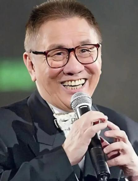 1990年代，香港音乐人黄霑失恋欲绝，众人避之不及，只有画家黄永玉前去安慰：“