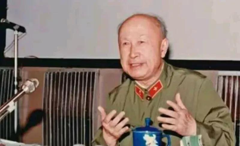 1956年，钱学森受邀参加了秘密会议，提出：“我国应该组建火箭军”！周总理听后，