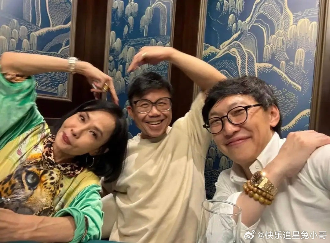 周润发徐小凤罕见同场，与97岁豪门阔太一同庆生，老太太优雅贵气！