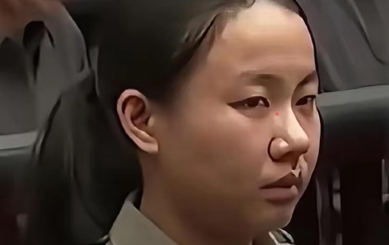 明珍珍被抓时眼神空洞，豪门千金到家族覆灭背后全是血债！她才二十多岁，家里金山