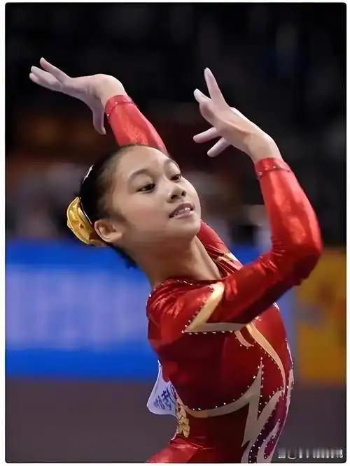 体操名将退役拍短视频，被师妹指责“擦边”，真是自甘堕落？手握31枚奖牌的国家体
