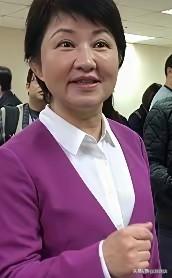 “我们都要对自己的‘国家’有信心”！卢秀燕急眼了不再装了。这位曾经担任过国民