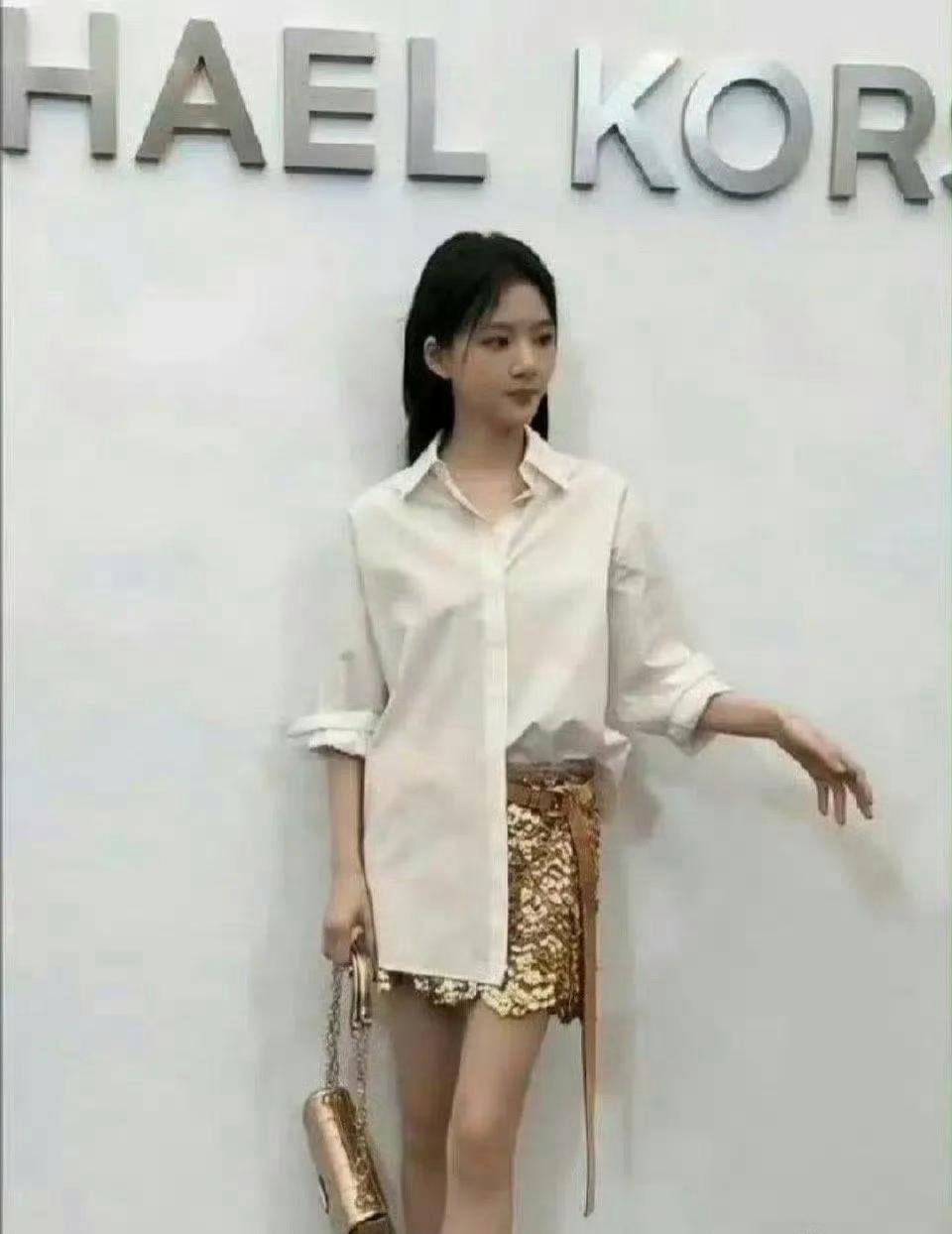 不可否认，任敏大腿是我见过最细的了，和小腿一样​​​
