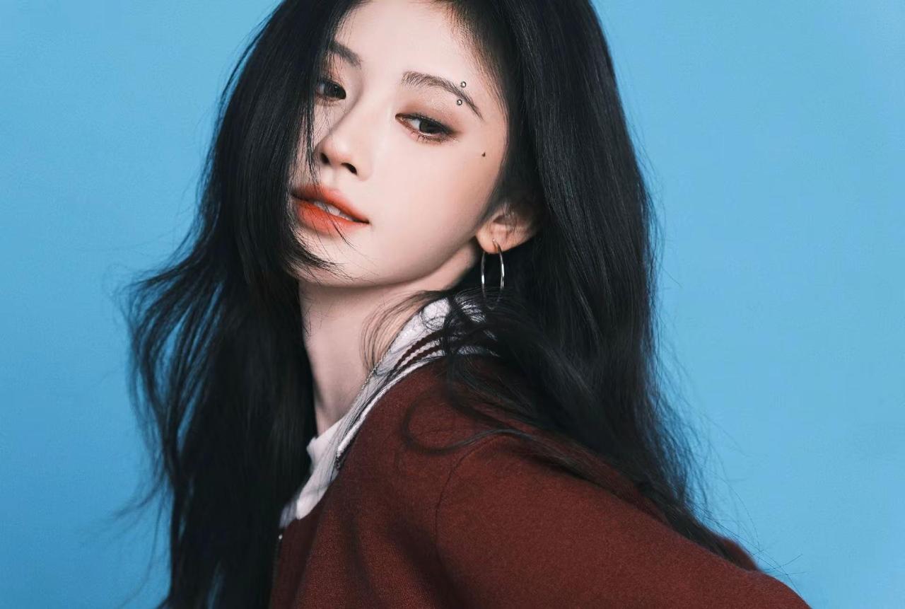 [比心]AVIA品牌代言人鞠婧祎复古灵感，璀璨焕新。@鞠婧祎定格潮流风