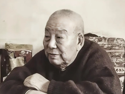 1951年，已经饿了3天的唐满洋，趁着夜色率部爬上了美军580.7高地，谁知上面