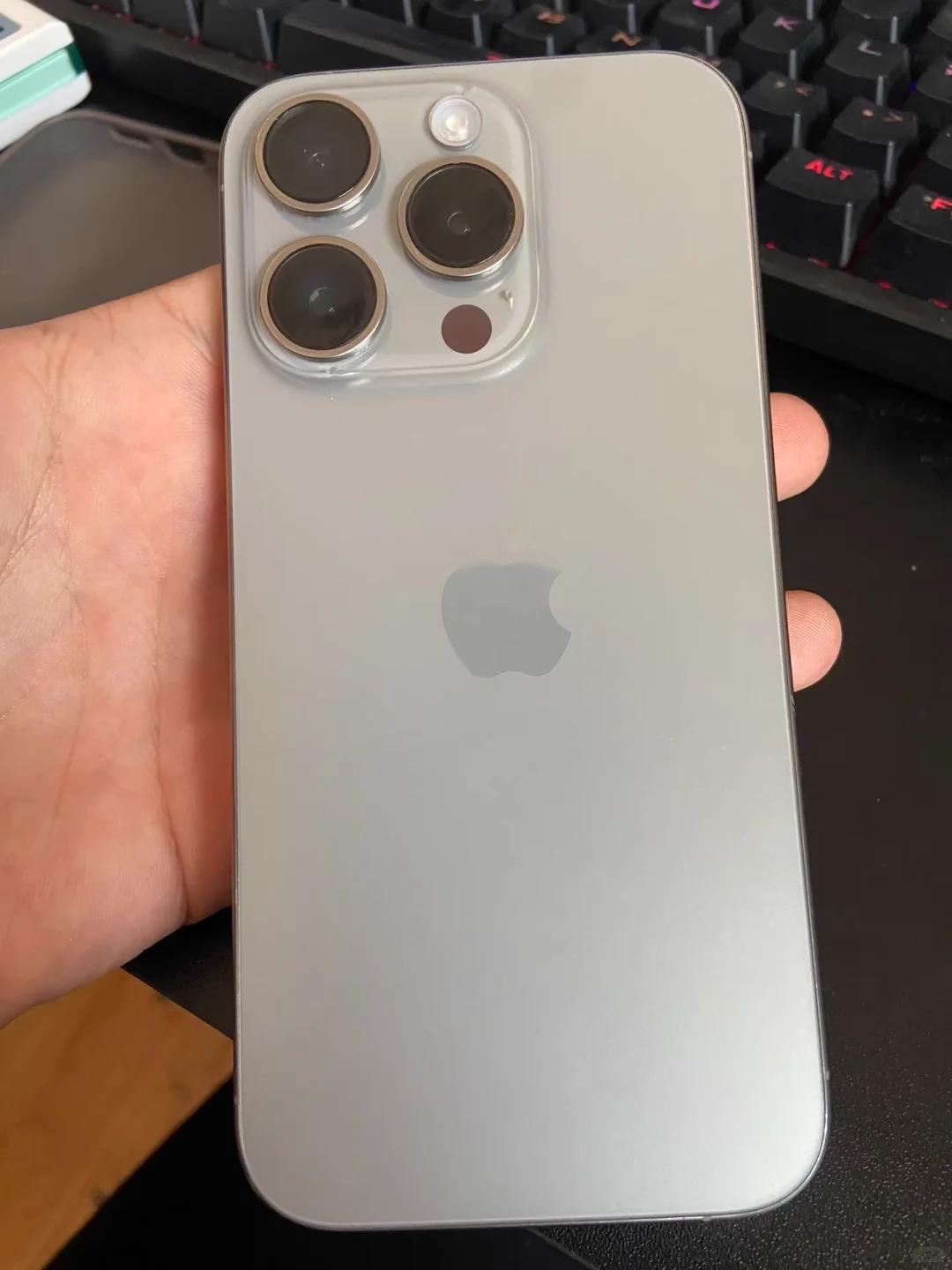 苹果怎么就放弃钛金属了...据说马上要登场的iPhone17Pro系列要放