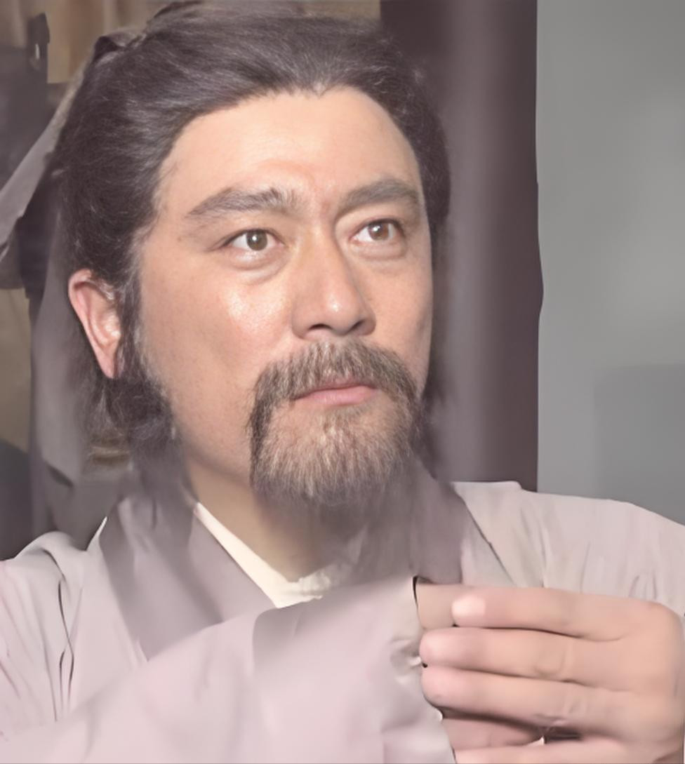 223年，刘备驾崩的消息传到魏国，曹魏群臣纷纷庆贺，唯有降将黄权暗自落泪。曹丕听