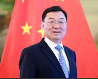 定了！中国将邀美国嘉宾出席9.3阅兵据塔斯社报道，当地时间17日，中国驻美