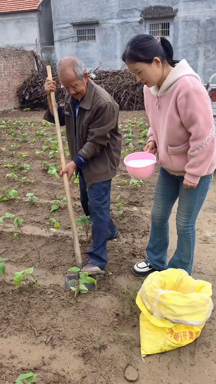 有人。