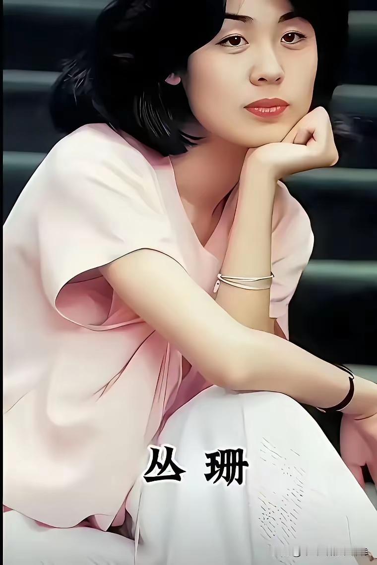 老式美人这几张大头照真的是太美了！尤其是姜黎黎的这张，看的我如痴如醉，眼睛仿