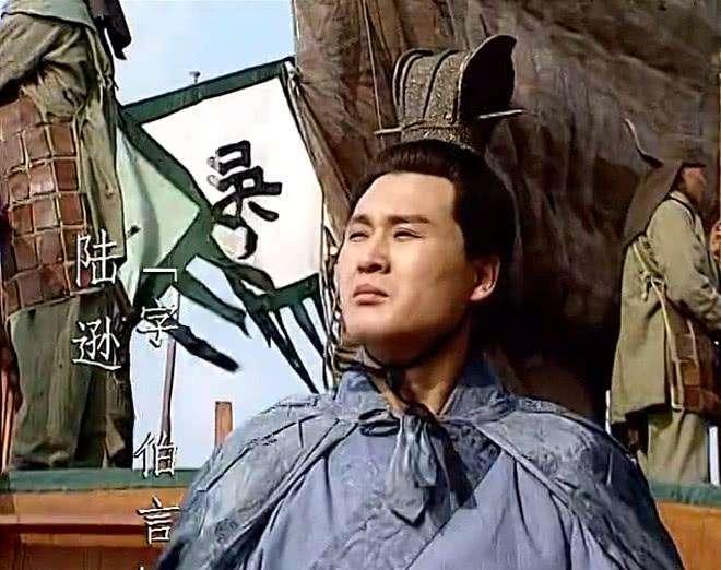 建安初年，孙策率军攻破庐江，将当地望族陆氏几乎灭门，6岁的陆绩被迫扛起家主之责