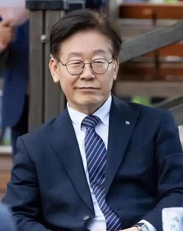 尹锡悦狱中病危，尹锡悦被捕入狱是因为擅自颁布戒严令。而被捕入狱之后更是被查出