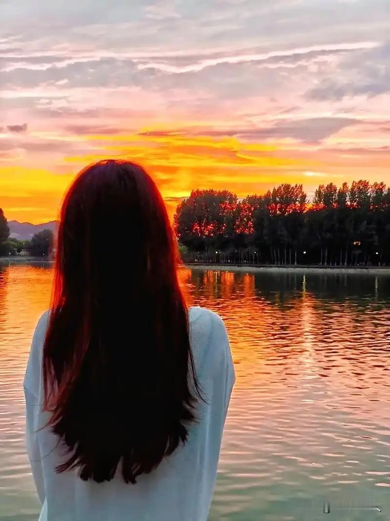 一句扎心实话：在没有更好选择前，男人会和不爱的女人在一起。装出来的深情，比滥