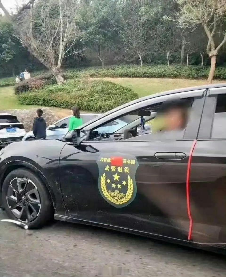 贴这个……难道不尴尬吗？？