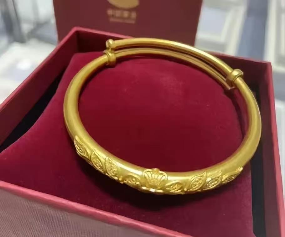 黄金是现在卖还是留着，做金融的朋友一句话点醒了我。我打算把自己的黄金卖了，我