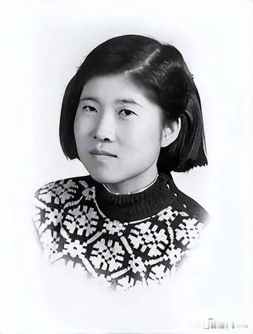 1958年，杨虎城的女儿杨拯陆在婚礼前夕神秘失踪，数日后，在严寒的冰雪覆盖下，终