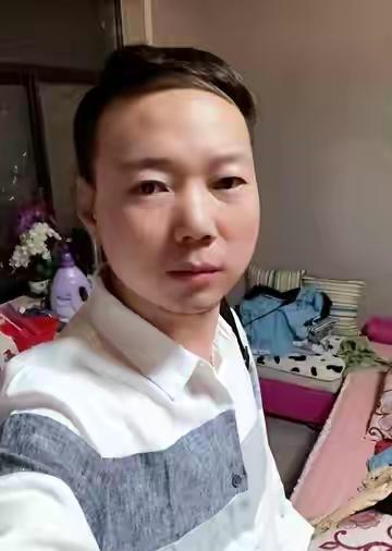 南宁痴情男一年狂砸40万养女友全家，连前夫都沾光，真相曝光全网炸锅！当爱情遇