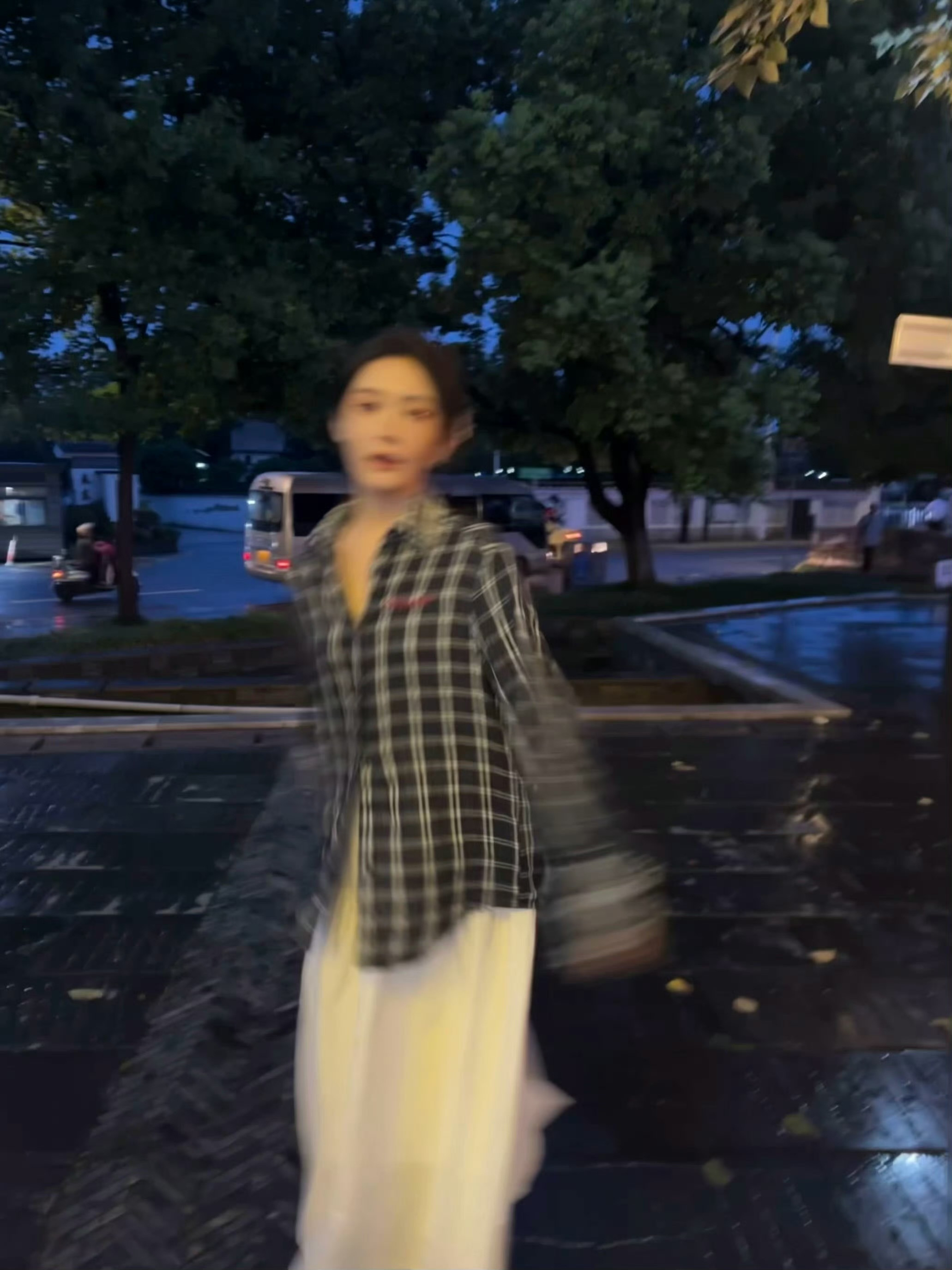 王艺瑾下班live动图​​​