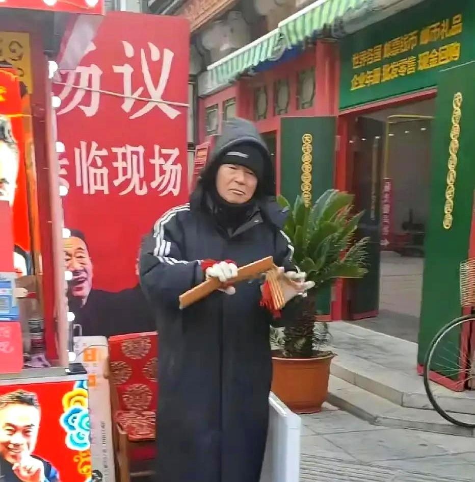 侯耀华杨议彻底掰了，从师门恩怨到恩断义绝。当初直播间里侯耀华一通骂，三天掉了