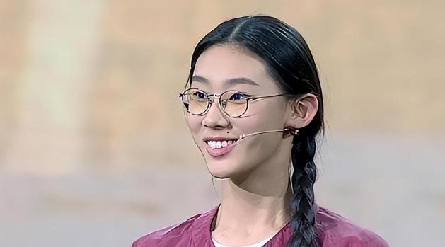 事实证明，“消失”多年的清华才女武亦姝，证实了董卿当年没说错前阵子在清华举办