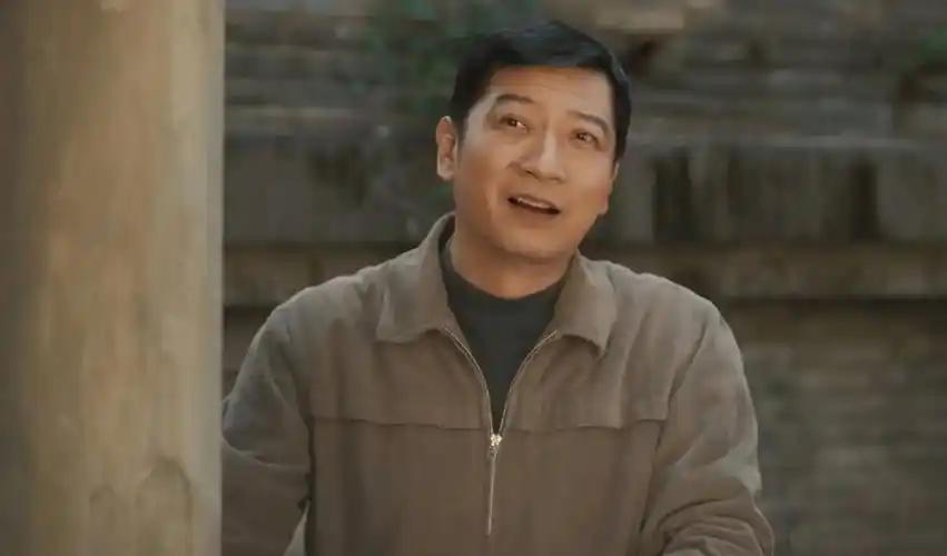 看来庄先进看人的眼光还真不错。《好好的时光》里，庄先进是机械厂的老工人，带了