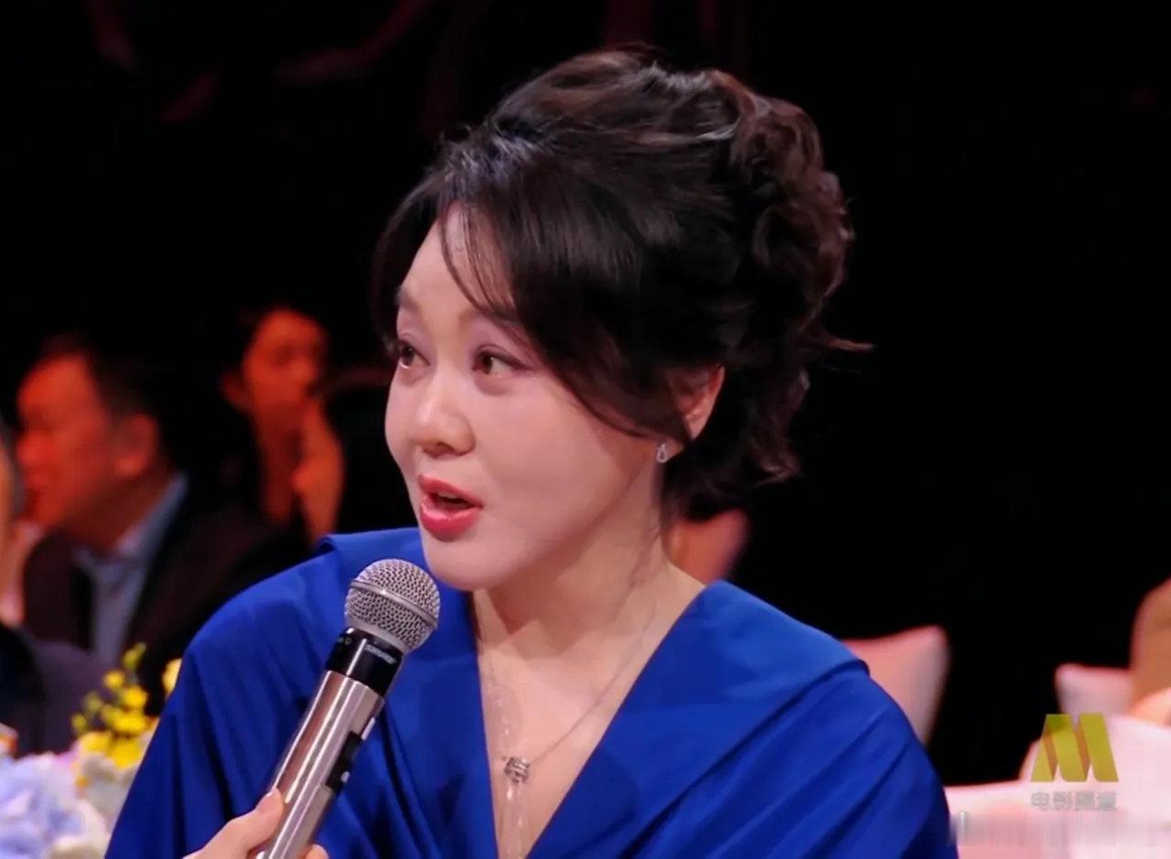 不得不感慨，闫妮和胡歌都上年纪了。现在新人演员一茬接一茬，可观众目光还是很容易被他俩吸引。不靠光鲜外