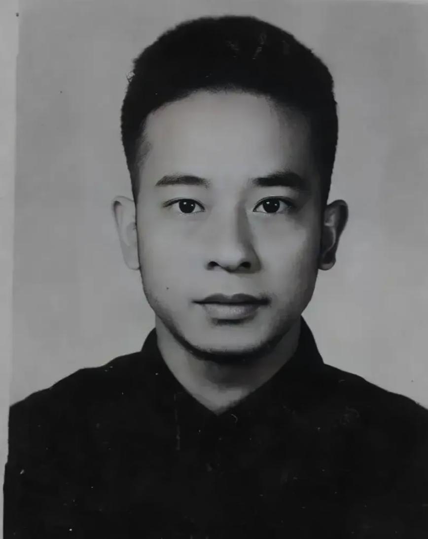 1948年，罗广斌的中共地下党身份暴露了。但他的哥哥罗广文是国民党中将，敌人不