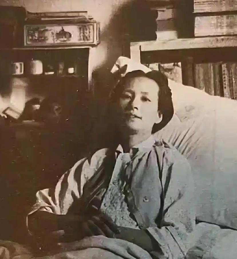 这是1954年的林徽因。1954年，林徽因50岁。美人到知名之年，即使卧病在