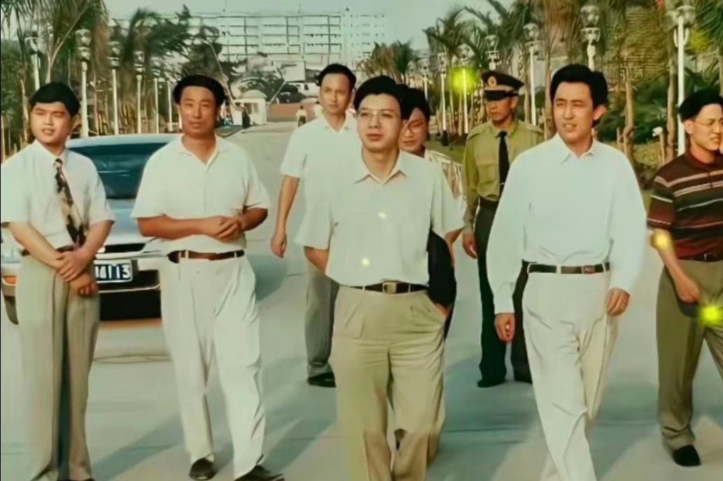 1995年，37岁的许家印还只是一名打工仔。这一年他为任职的公司创造两亿利润，这