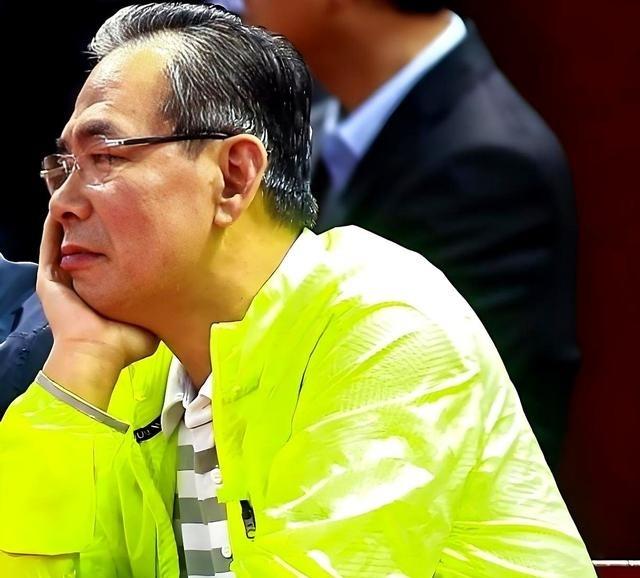 张军被查，一个响雷，结果把十几年前的蔡振华给“炸”了出来。张军退役后转做教练，