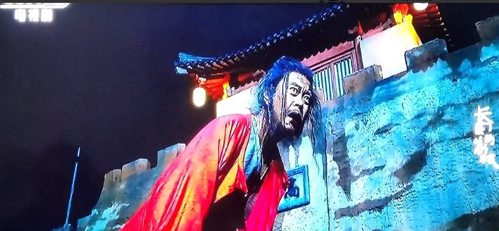 《长安的荔枝》第33集把阿弥塔杀何有光这一段删除了，何有光被追杀，好不容易从城门