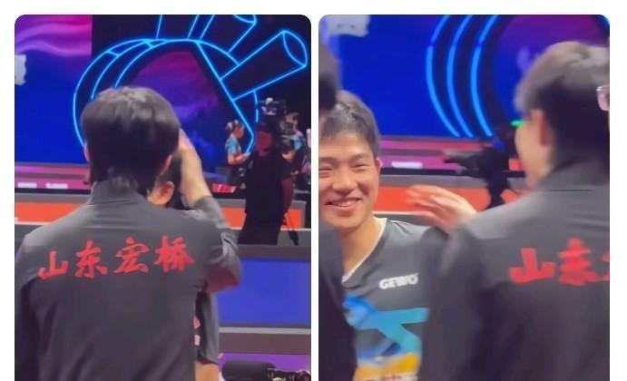 王楚钦手欠又开始了，他是谁都能摸几下掐几下！！！！比赛结束，排队，握手，摸摸头