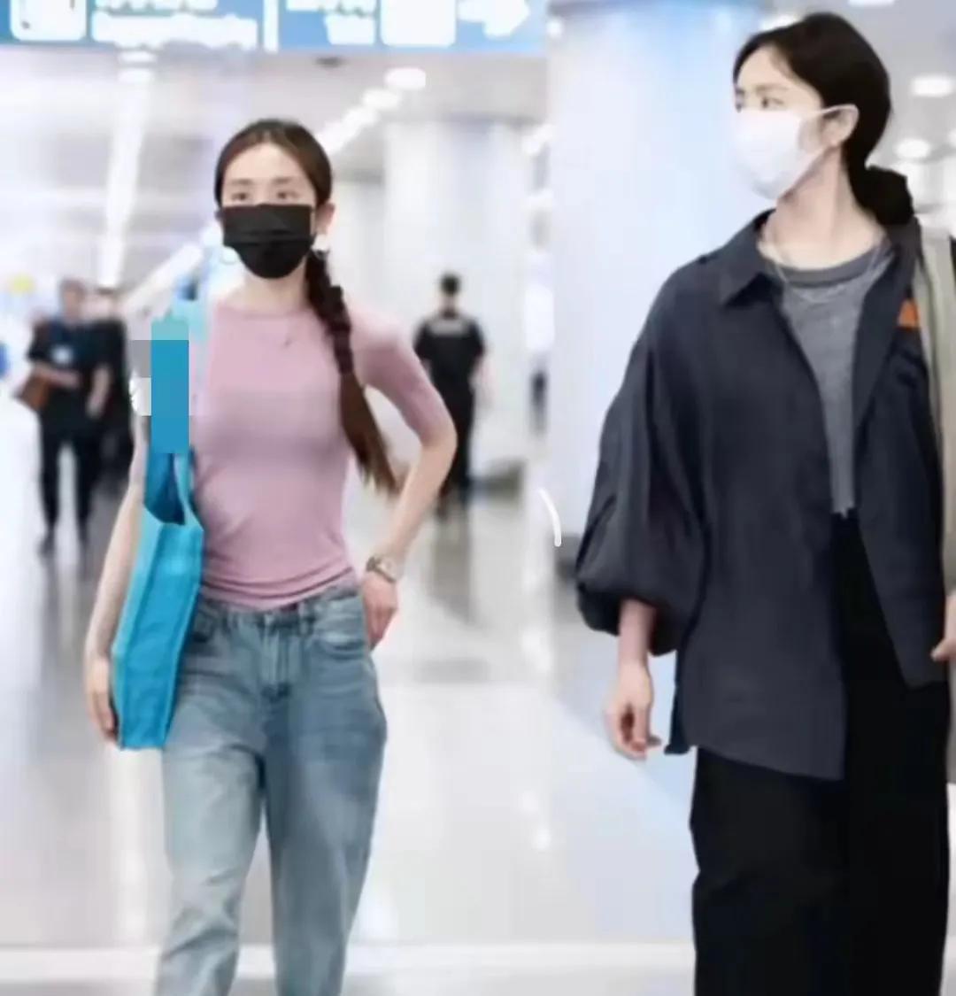 孙莉携女归国！19岁黄多多星途初绽，时尚魅力引热议在娱乐圈的星二代中，黄多多一