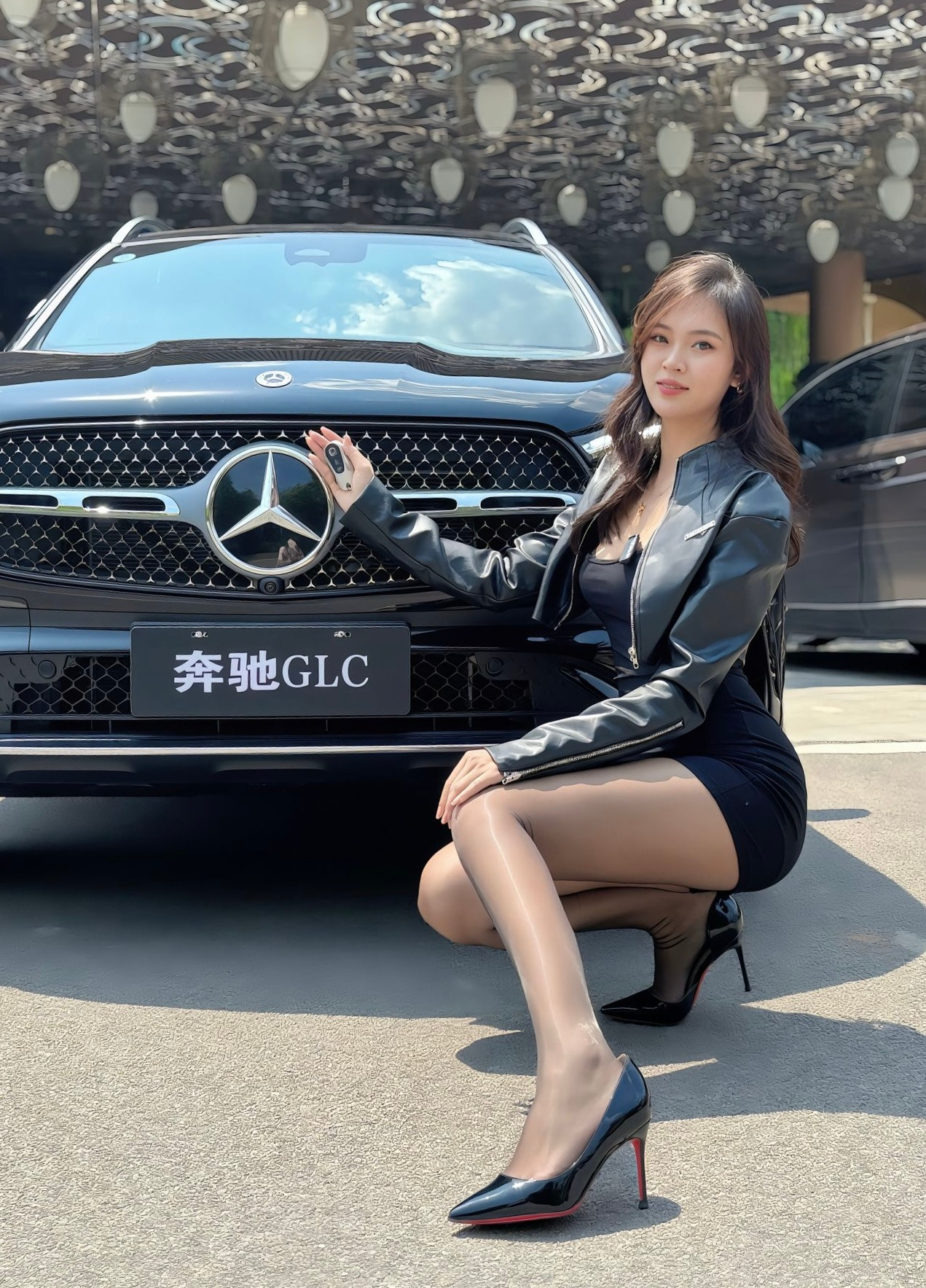 黑色奔驰GLC在阳光下车漆都会发亮✨​​​