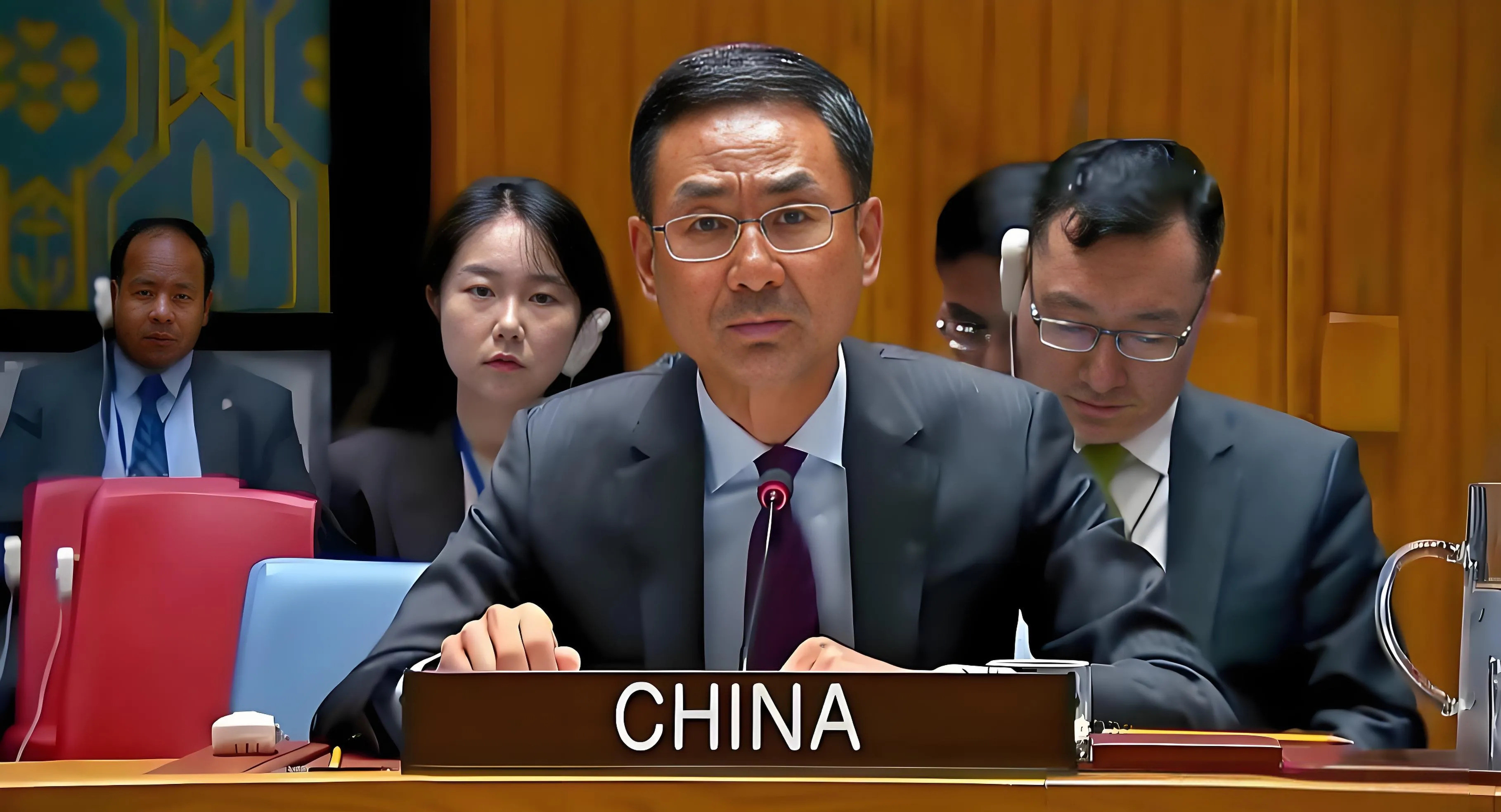 中国率先谴责以色列轰炸叙利亚叙利亚总统朱拉尼万万没想到，