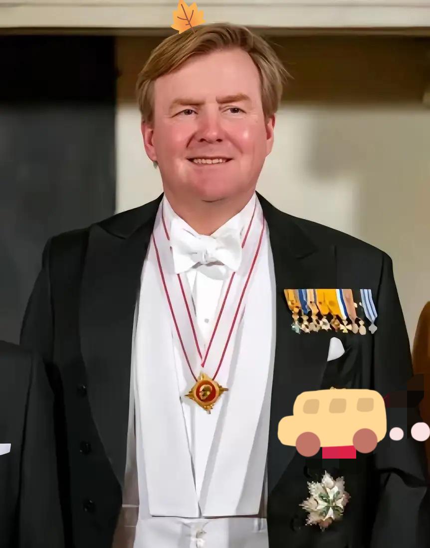 当地时间11月4日，荷兰ASML又出狠招了这次直接禁售中低端DUV光刻机，