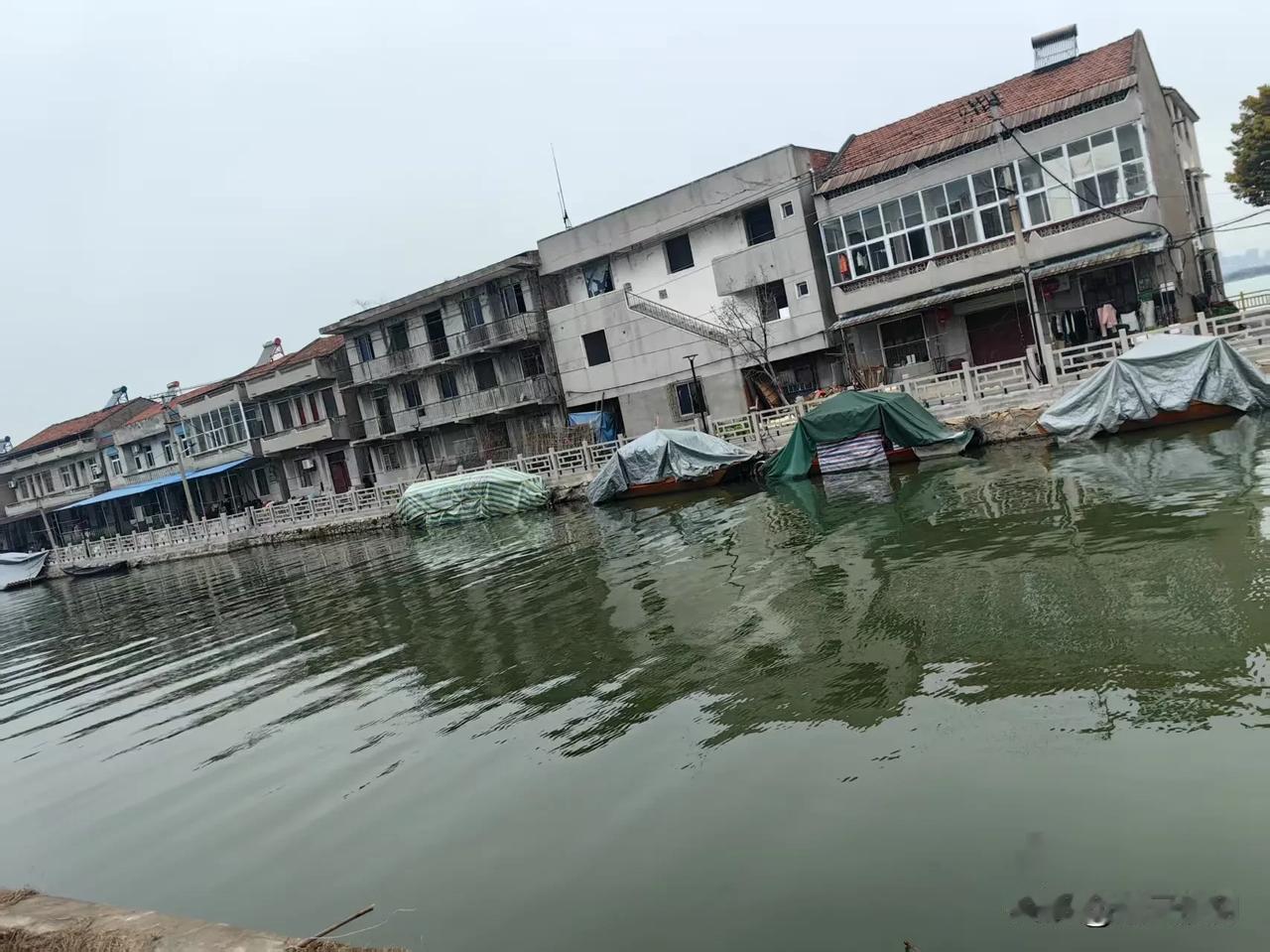 大城市还有这样的地方，还不属于郊区？所谓大城市真的大，大的没有一个中心点，长期