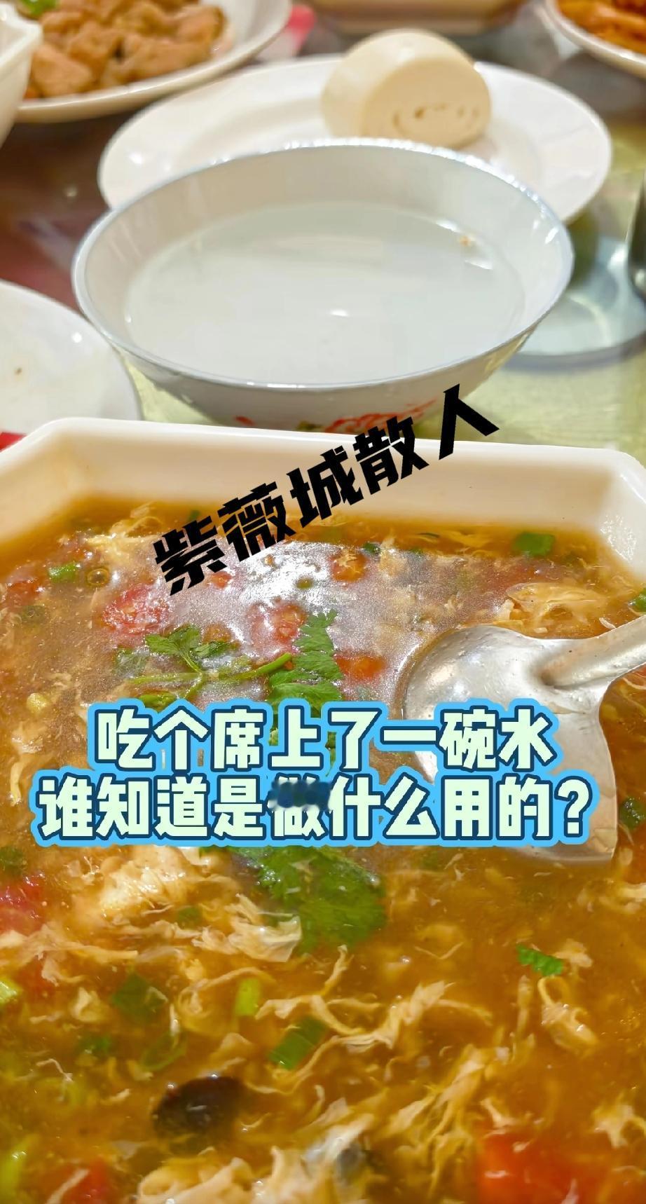 近日，平顶山某市民参加了一场婚宴。可是吃到一大半的时候，饭店服务员的一个举动却令