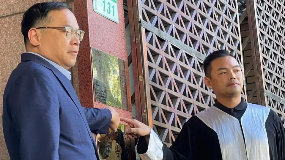 王义川硬刚黄国昌，狗仔跟拍案闹上法庭！民众党主席黄国昌深陷养狗仔跟拍政敌的争