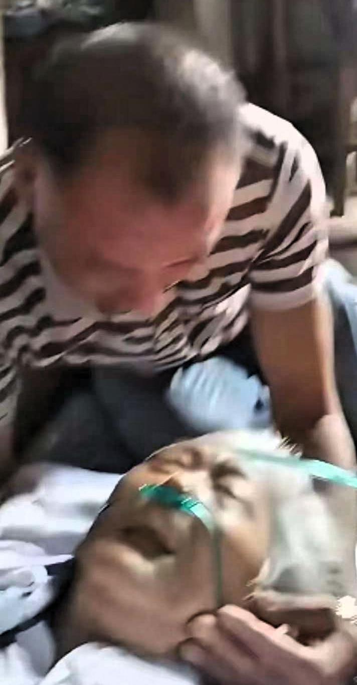 心痛如刀割！从此以后世上再无娘刷到这个瞬间，心里真的揪得慌！母亲弥留之际，