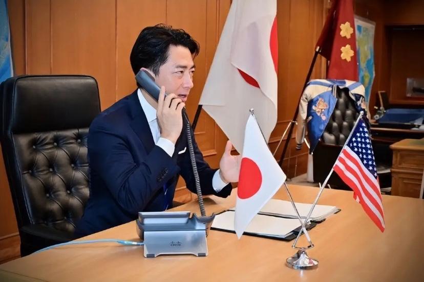 小泉进次郎不给赫格塞斯打电话还好，一打全露馅了。原本外界只是猜测美国不想卷入中