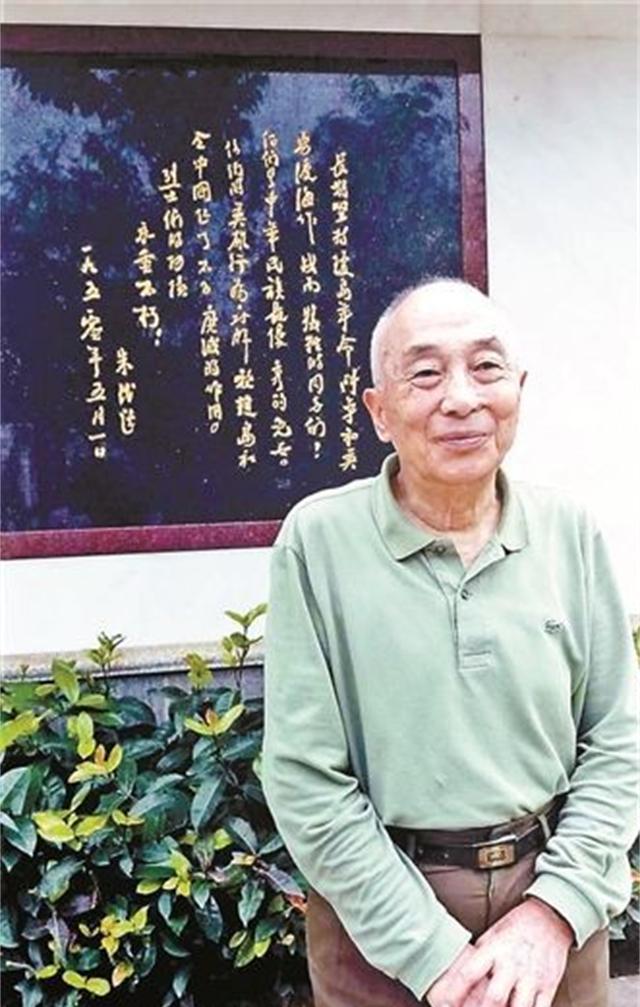 1964年，罗布泊的风沙正烈，张爱萍将军盯着眼前这个晒得黝黑的上尉，语气带着火气