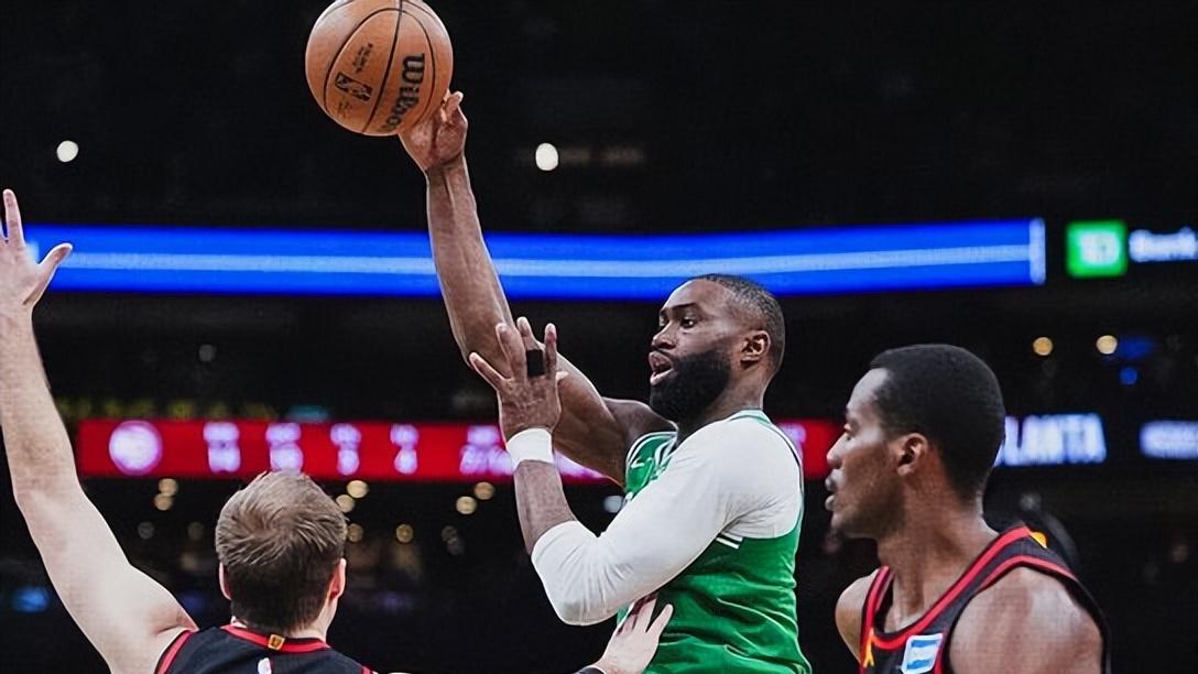 老鹰力克绿军, 4连胜升至第九! 杰伦19分14板7助, 布朗21分7板