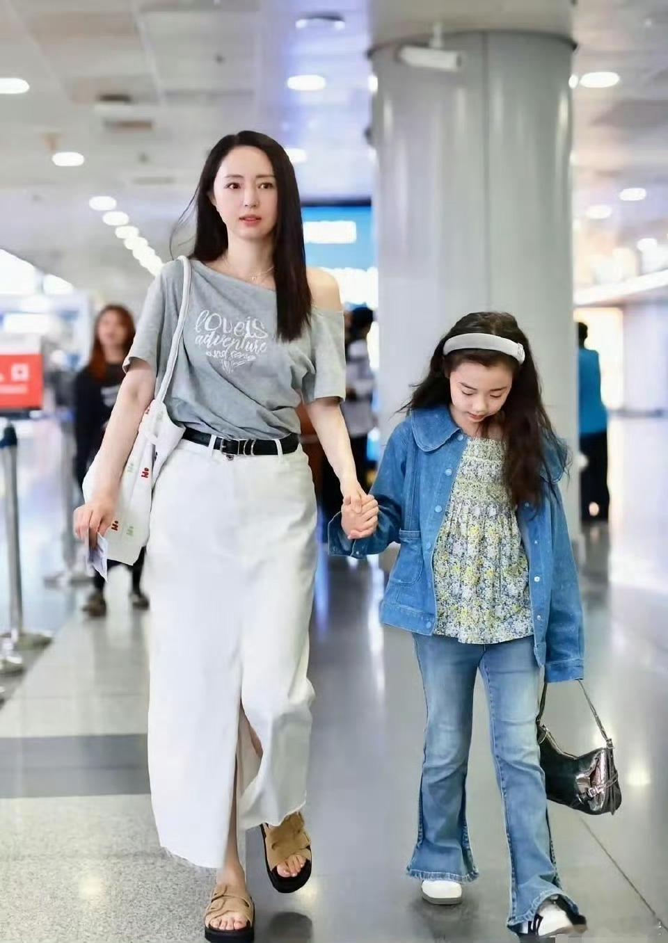 有一种是妈妈不冷，女儿冷