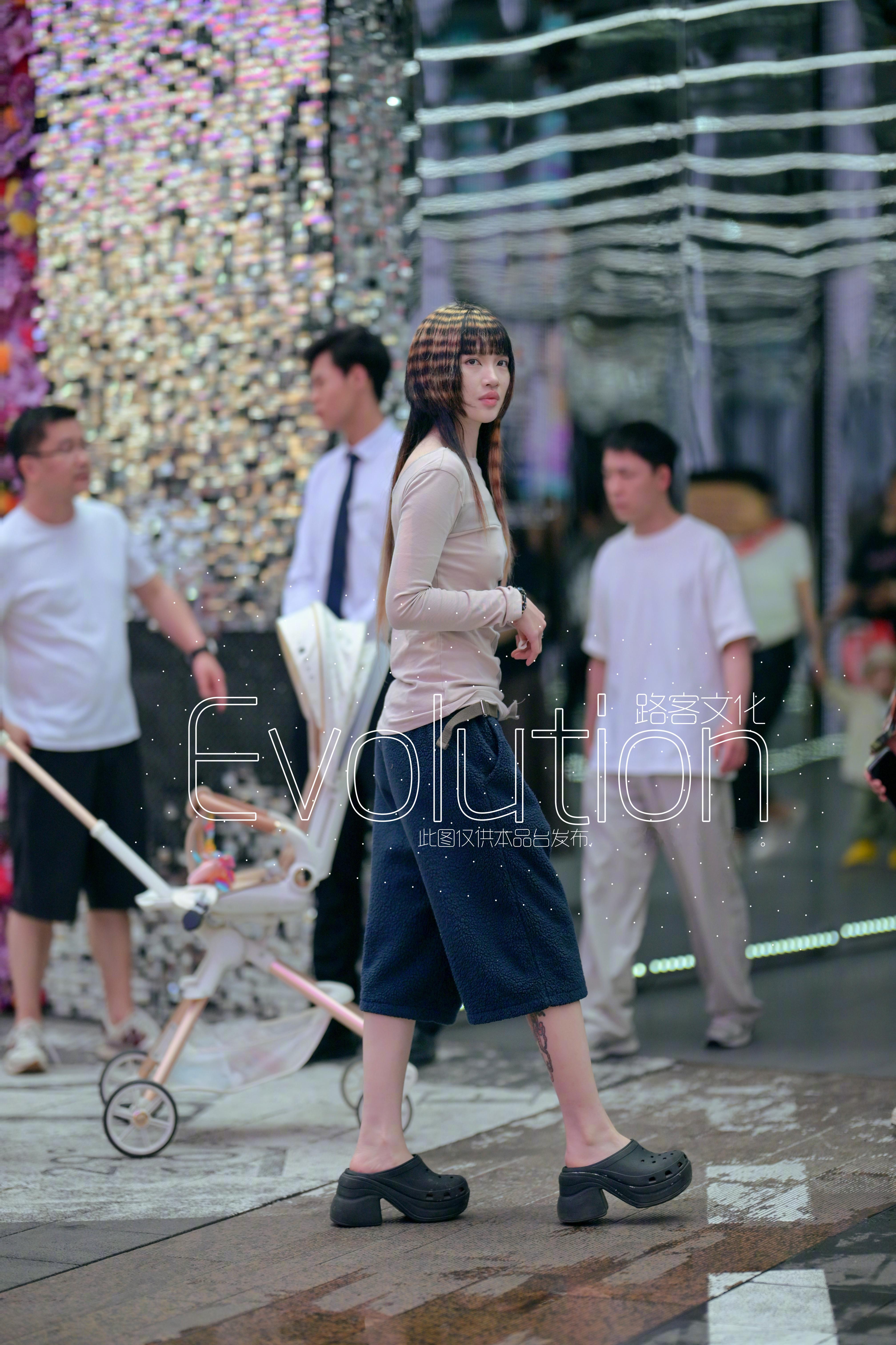 这个发型真的是好特别一般人都不敢驾驭​​​