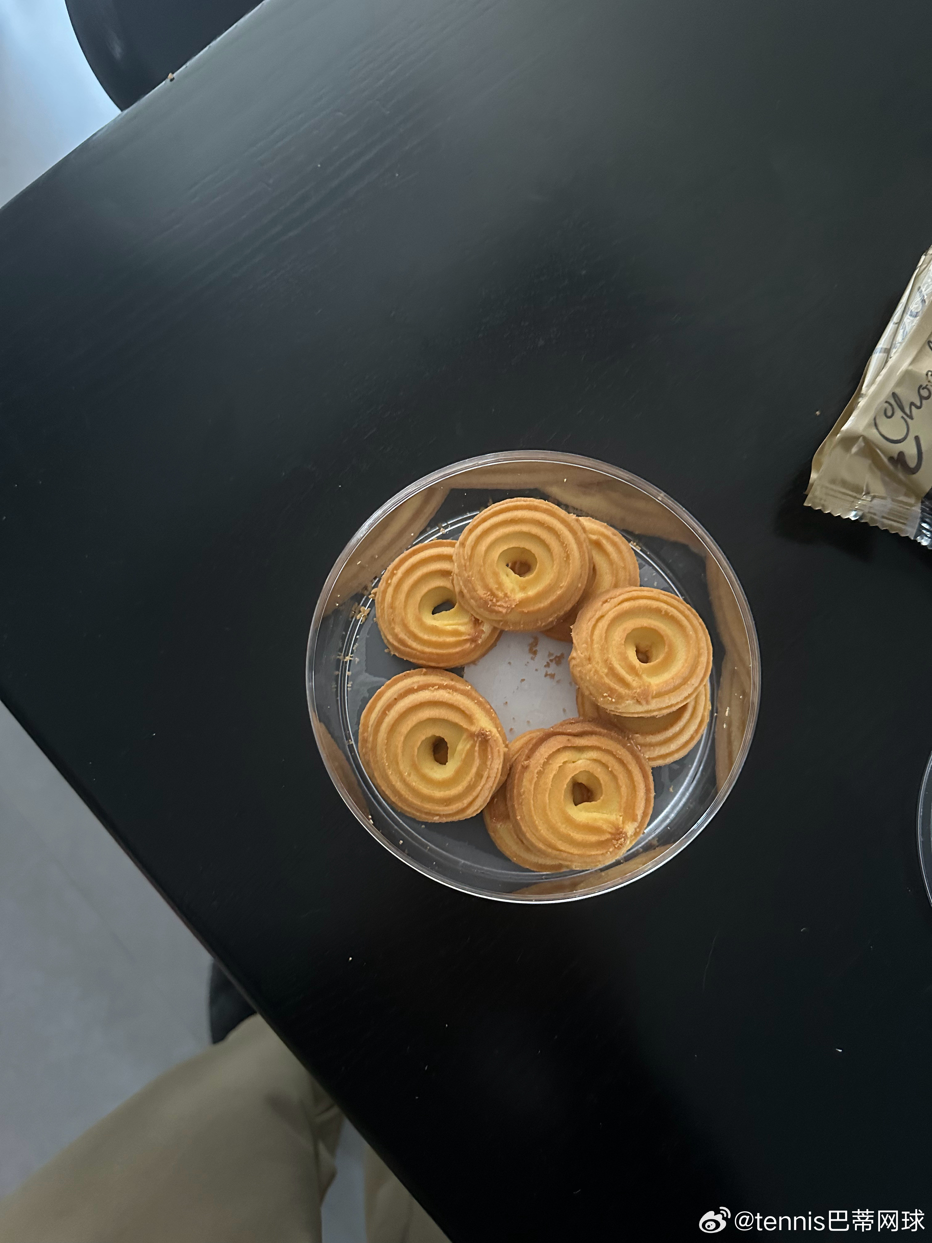 什么都没错过，心情大好吃几块饼干，再逗猫🐱玩会宠物卖萌中心