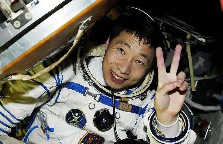 曾经美国把咱们拒之门外，现在咱们直接带“巴铁”上天！据国内媒体报道，中国载人航天