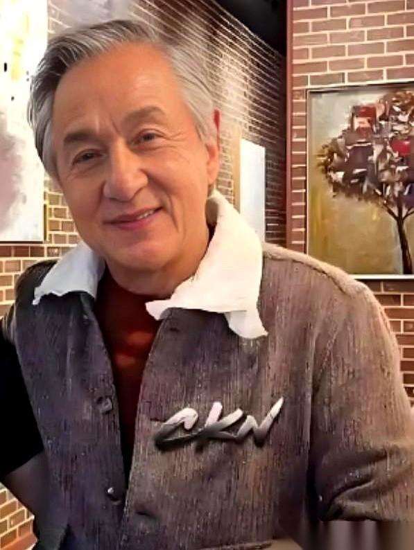 一个儿子，废了。一个女儿，不认他。你说，一个人征服了全世界，到头来，连一张能