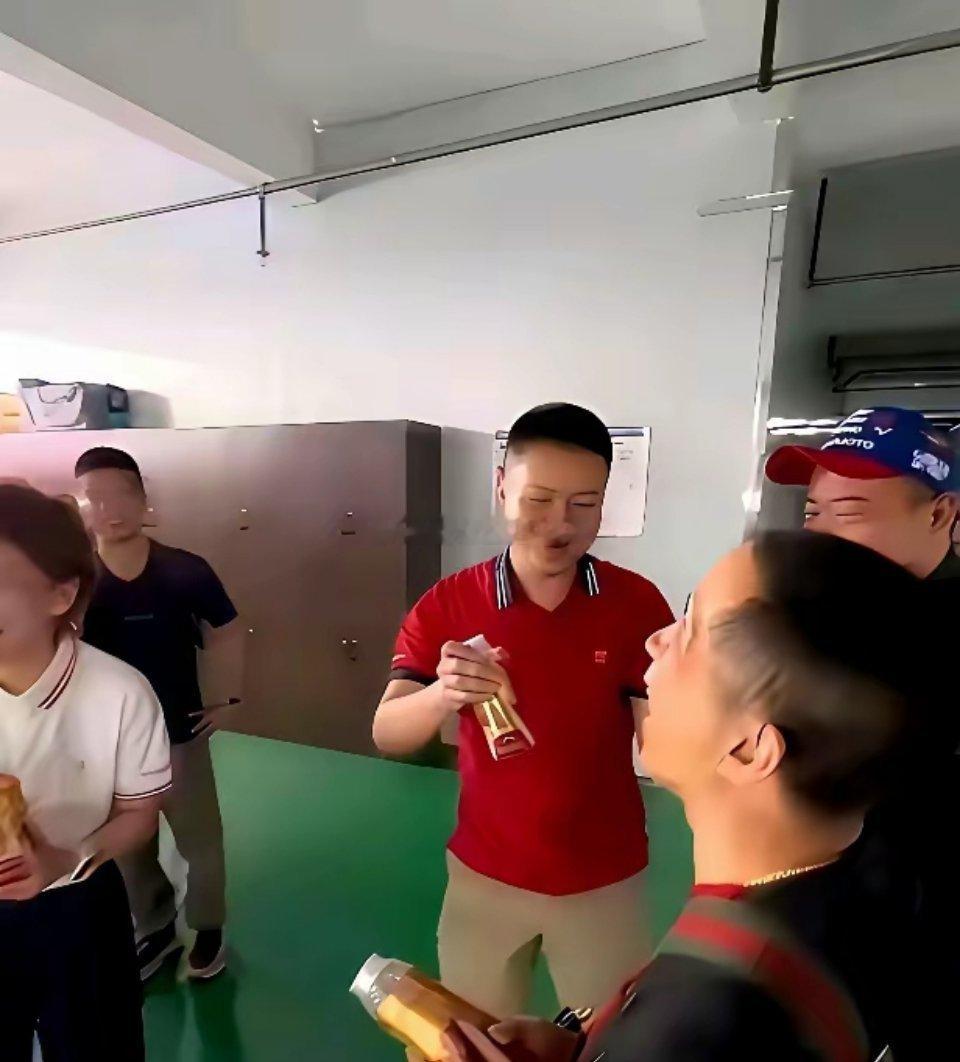 祸从口出的案例已经不少了，东鹏董事长都不喝自家产的饮料，别人怎么敢喝？2026年