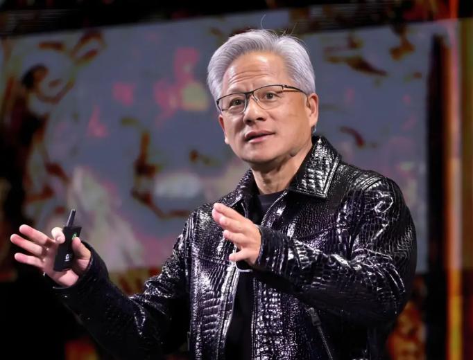 黄仁勋公开撂话：中国不应拥有英伟达顶尖芯片。2025年5月4日，英